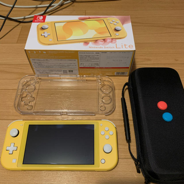 Nintendo Switch(ニンテンドースイッチ)の送料込　Nintendo Switch Lite イエロー エンタメ/ホビーのゲームソフト/ゲーム機本体(家庭用ゲーム機本体)の商品写真