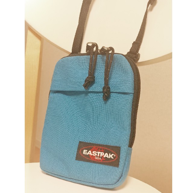 EASTPAK(イーストパック)の『送料込・EASTPAK-ショルダー』パスポートやチケット等、驚きの収納力◎ レディースのバッグ(ショルダーバッグ)の商品写真