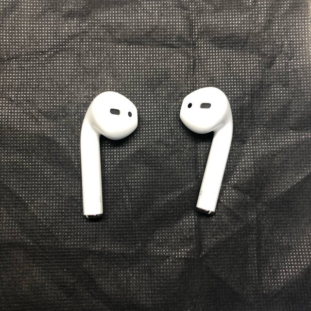 Apple(アップル)のair pods   スマホ/家電/カメラのオーディオ機器(ヘッドフォン/イヤフォン)の商品写真