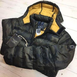 アバクロンビーアンドフィッチ(Abercrombie&Fitch)の新品【メンズS】★アバクロ★配色もオシャレ！迷彩柄ダウンジャケット/カモフラ(ダウンジャケット)