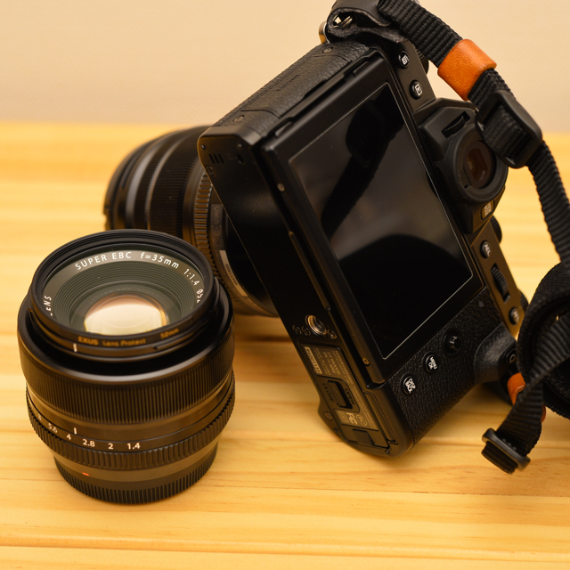 富士フイルム(フジフイルム)のFUJIFILM X-T30本体・XF18-55・ XF35mmF1.4 スマホ/家電/カメラのカメラ(ミラーレス一眼)の商品写真
