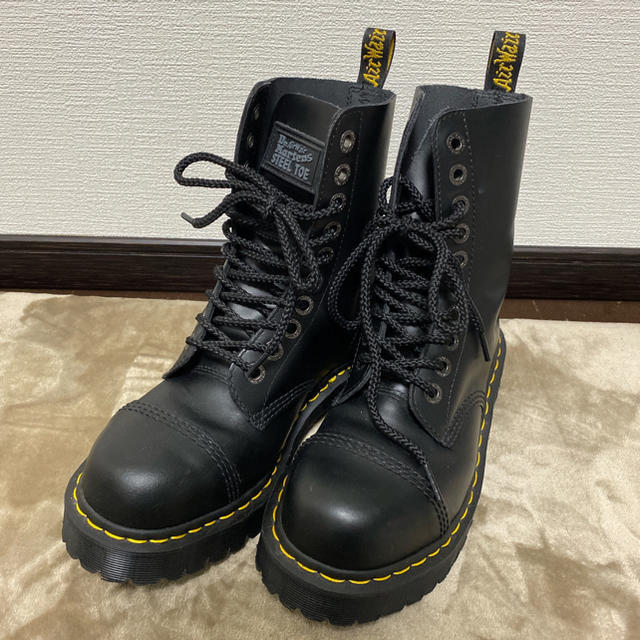 Dr.Martens(ドクターマーチン)の期間限定お値下げ中⭐️ドクターマーチン 10ホール ブーツ厚底ブラック10966 レディースの靴/シューズ(ブーツ)の商品写真