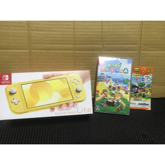 Nintendo Switch(ニンテンドースイッチ)のSwitch lite イエロー　どうぶつの森　amiibo 3点セット エンタメ/ホビーのゲームソフト/ゲーム機本体(携帯用ゲーム機本体)の商品写真