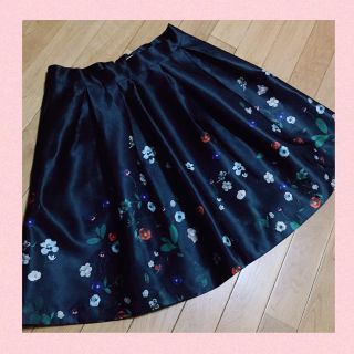 エイチアンドエム(H&M)の【新品タグ付き】H&M ♡花柄フレアスカート(ひざ丈スカート)