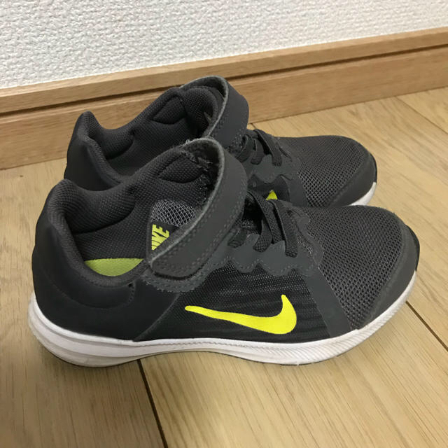 NIKE(ナイキ)のNIKE ナイキ キッズ スニーカー 18cm(19cmの方にジャスト） キッズ/ベビー/マタニティのキッズ靴/シューズ(15cm~)(スニーカー)の商品写真