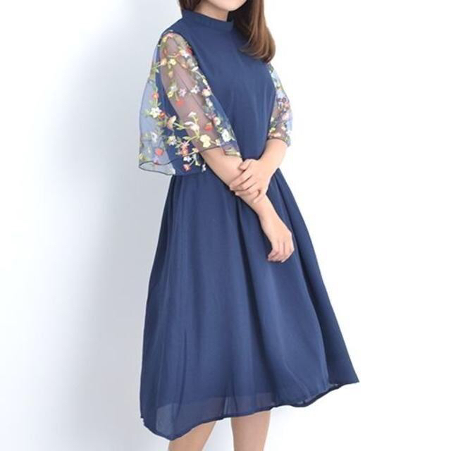 merlot(メルロー)のSALE【merlot plus】花刺繍チュール袖ワンピース　紺 レディースのフォーマル/ドレス(ミディアムドレス)の商品写真