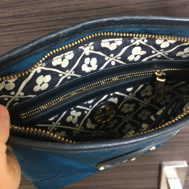 Tory Burch(トリーバーチ)のベガルタ様専用　トリーバーチ　ショルダーバッグ　ネイビー レディースのバッグ(ショルダーバッグ)の商品写真