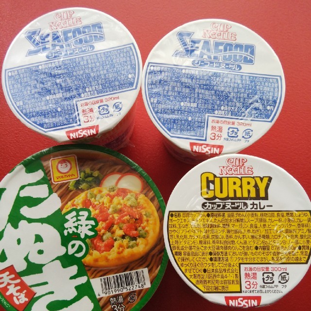 日清食品(ニッシンショクヒン)のカップ麺 セット 日清カップヌードル、緑のたぬき 食品/飲料/酒の加工食品(インスタント食品)の商品写真