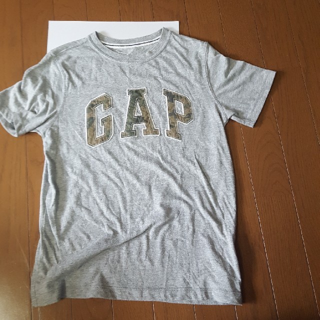 GAP(ギャップ)のGAP140　グレー男児半袖シャツ キッズ/ベビー/マタニティのキッズ服男の子用(90cm~)(Tシャツ/カットソー)の商品写真