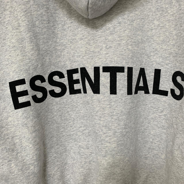 FEAR OF GOD(フィアオブゴッド)のESSENTIALS パーカー グレー メンズのトップス(パーカー)の商品写真