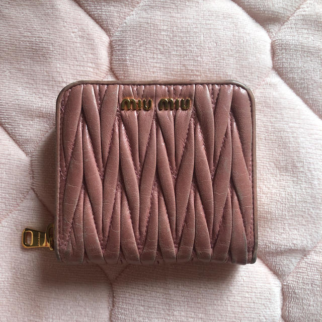 miumiu(ミュウミュウ)のmiumiu財布 レディースのファッション小物(財布)の商品写真