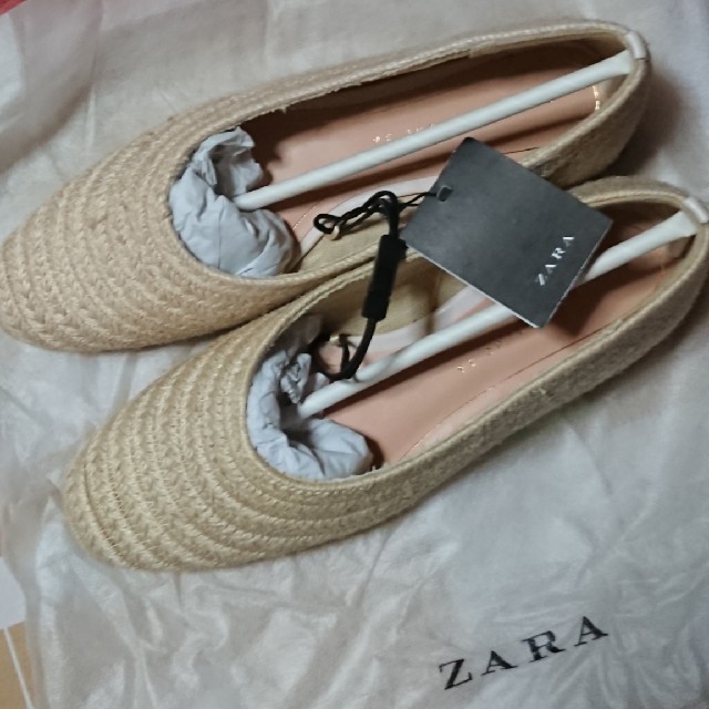 ZARA(ザラ)の新品❤️ZARA・ラフィア❤️人気完売❤️size36 レディースの靴/シューズ(バレエシューズ)の商品写真