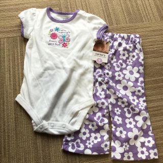 カーターズ(carter's)の【新品/9M】Carter’s 花柄上下セット(Ｔシャツ)