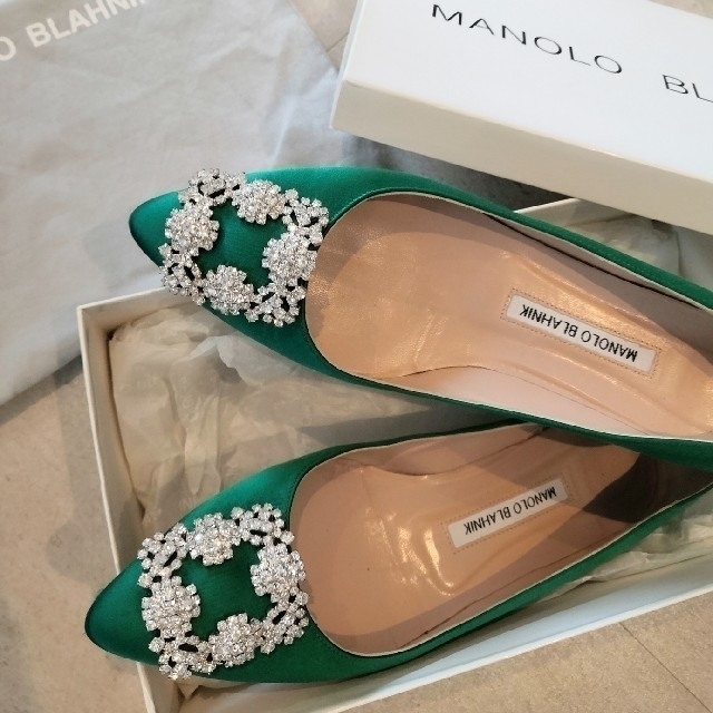 MANOLO BLAHNIK(マノロブラニク)の貴重色　マノロハンギシフラット　エメラルドグリーン レディースの靴/シューズ(バレエシューズ)の商品写真