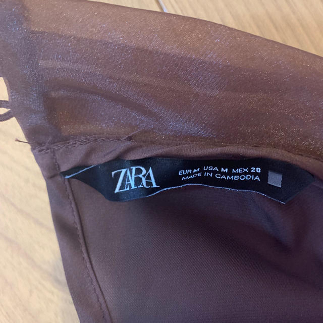 ZARA(ザラ)のZARA ブラウス トップス サテン ハイネック 茶色 ブラウン光沢 レディースのトップス(シャツ/ブラウス(長袖/七分))の商品写真