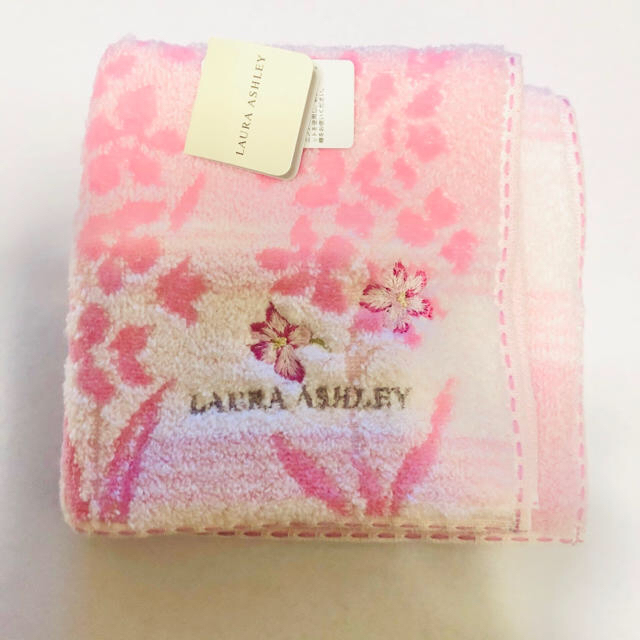 LAURA ASHLEY(ローラアシュレイ)のローラアシュレイ　タオルハンカチ レディースのファッション小物(ハンカチ)の商品写真