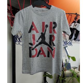 ナイキ(NIKE)のジョーダン キッズ Ｔシャツ 新品 Ｓサイズ(Tシャツ/カットソー)