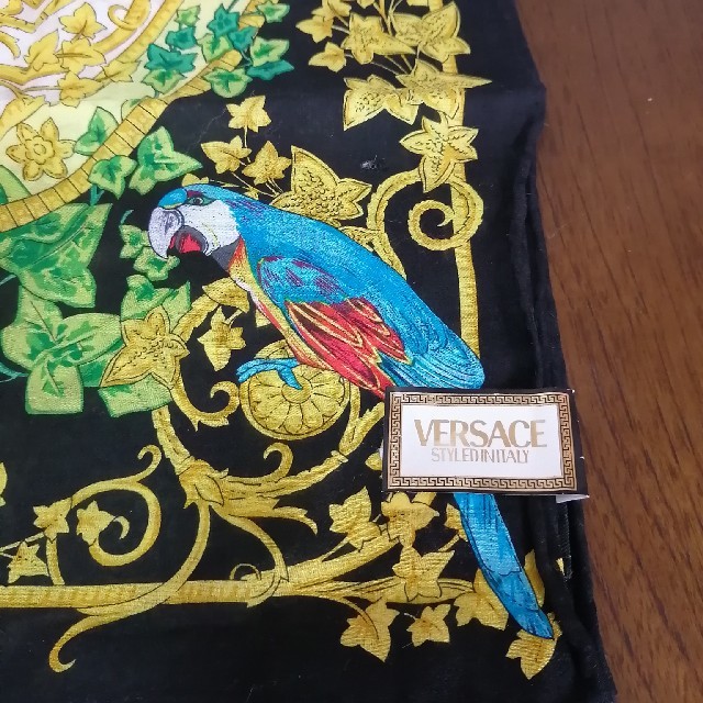 VERSACE(ヴェルサーチ)のVERSACE ハンカチ レディースのファッション小物(ハンカチ)の商品写真