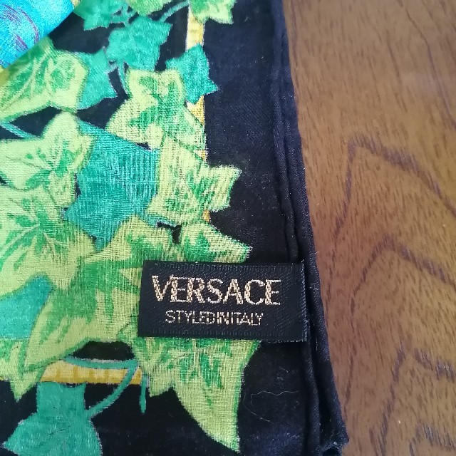 VERSACE(ヴェルサーチ)のVERSACE ハンカチ レディースのファッション小物(ハンカチ)の商品写真
