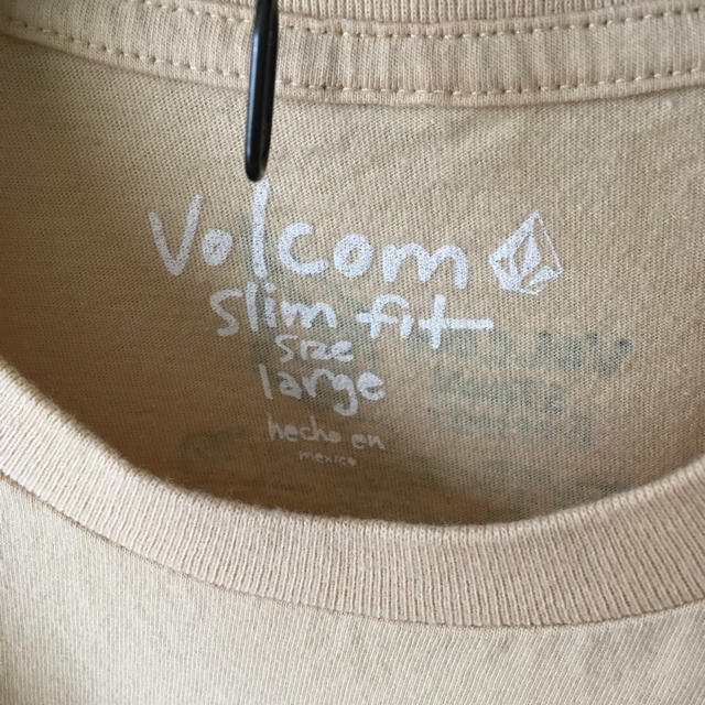 volcom(ボルコム)のvolcomボルコムUS限定非売品デザインTシャツ L スポーツ/アウトドアのスポーツ/アウトドア その他(サーフィン)の商品写真