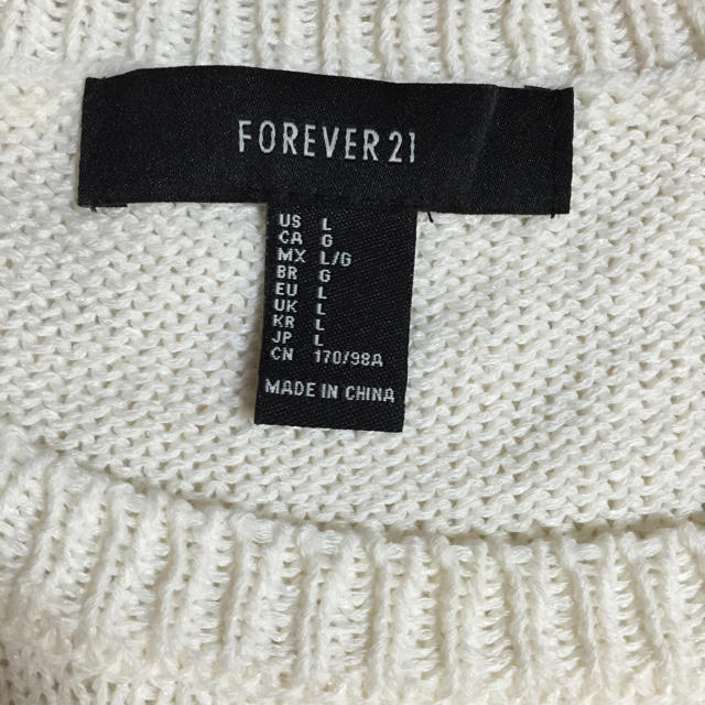 FOREVER 21(フォーエバートゥエンティーワン)の白 ニット レディースのトップス(ニット/セーター)の商品写真