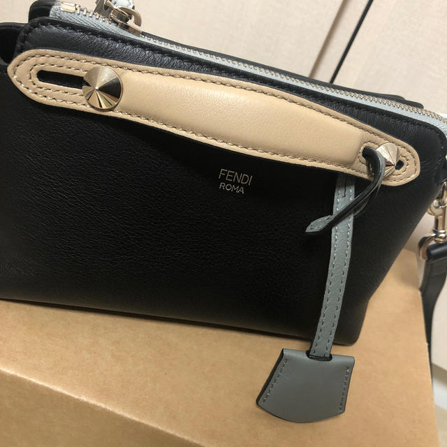 FENDI(フェンディ)のsasa様　専用　フェンディ  バイザウェイミニ レディースのバッグ(ショルダーバッグ)の商品写真