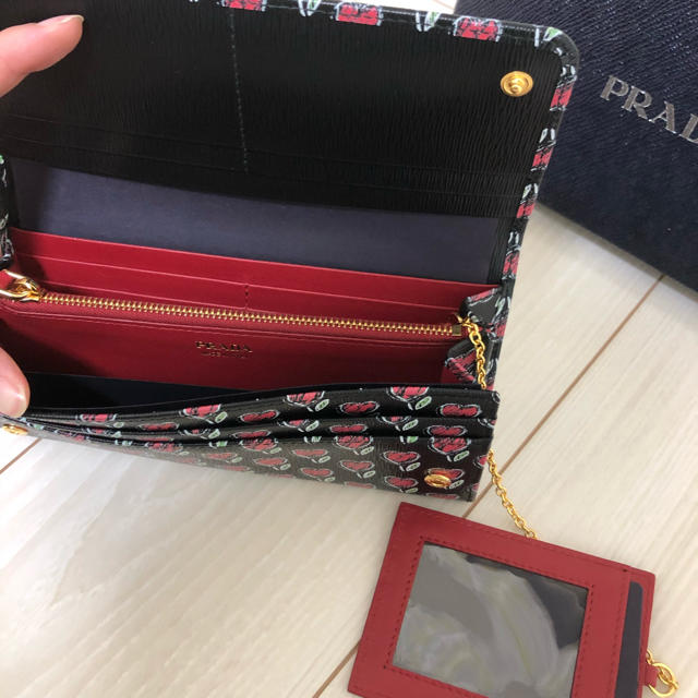 PRADA(プラダ)の新品未使用 PRADA ハート ウォレット レディースのファッション小物(財布)の商品写真