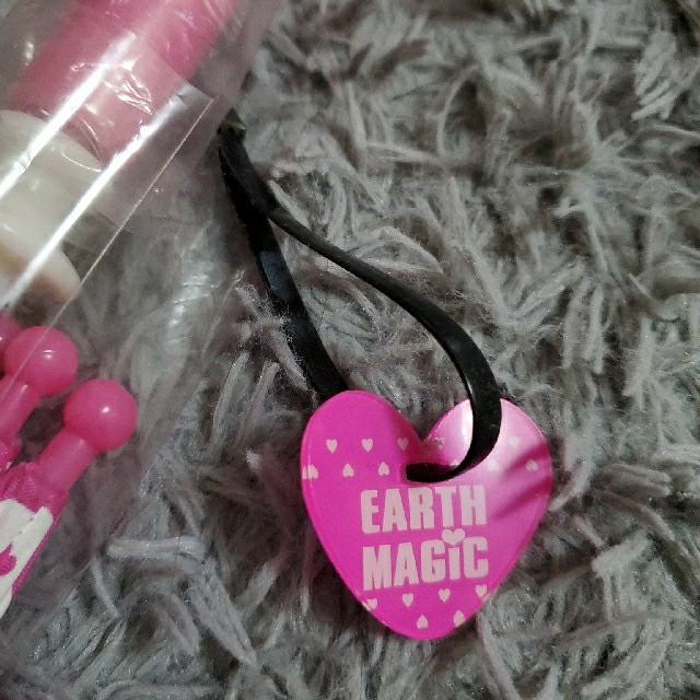 EARTHMAGIC(アースマジック)の傘　ピンク×白ロゴ キッズ/ベビー/マタニティのこども用ファッション小物(傘)の商品写真