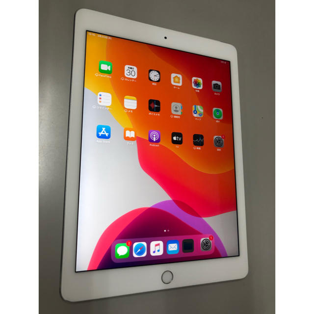 iPad(アイパッド)のiPad Air2  Wi-Fi Cellular 64GB シルバー　 スマホ/家電/カメラのスマートフォン/携帯電話(スマートフォン本体)の商品写真