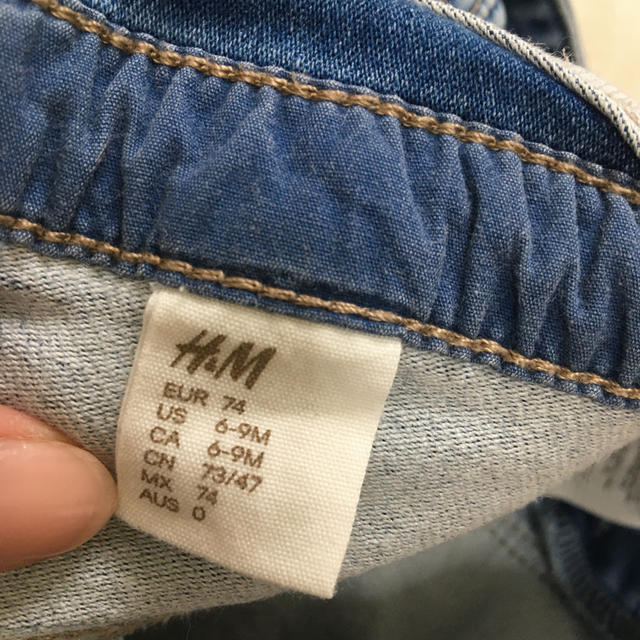 H&M(エイチアンドエム)のポポ様専用！値下げ☆H&M☆デニムサロペット☆US 6-9M☆ キッズ/ベビー/マタニティのベビー服(~85cm)(パンツ)の商品写真