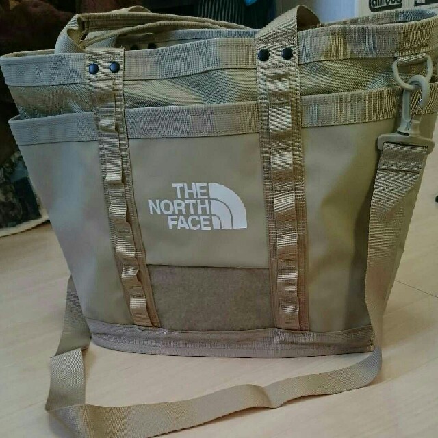 THE NORTH FACE(ザノースフェイス)のラスト一点THE NOTH FACE EXPLORE UTILITY TOTE⭐ レディースのバッグ(ショルダーバッグ)の商品写真