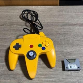 ニンテンドウ64(NINTENDO 64)のニンテンドー64  コントローラー(イエロー)　⭐️コントローラーパック付き(その他)