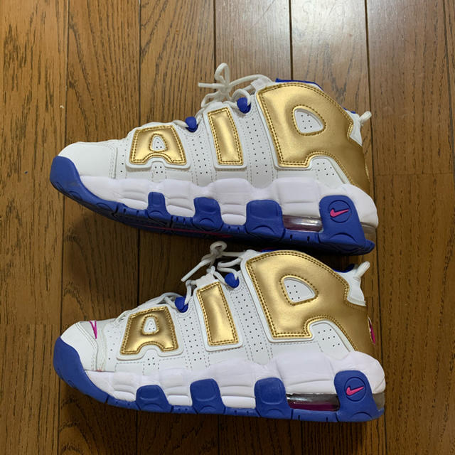 NIKE(ナイキ)のNIKE AIR MORE UPTEMPO (GS) 24.5 レディースの靴/シューズ(スニーカー)の商品写真