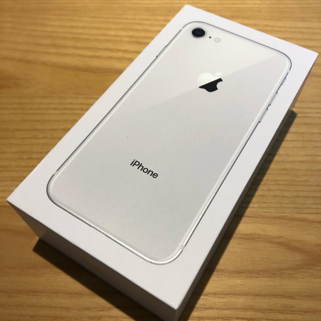 iPhone8 64GB シルバー SIM解除済 国内au版 新品未使用スマホ/家電/カメラ