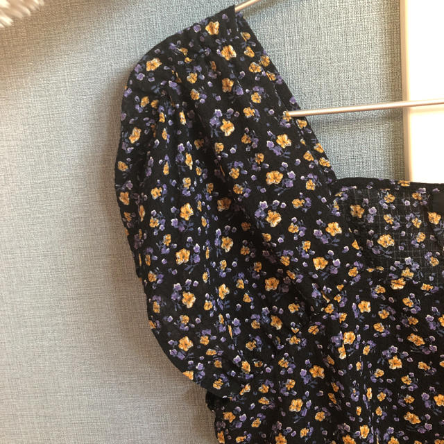 w closet(ダブルクローゼット)の花柄シフォントップス レディースのトップス(カットソー(半袖/袖なし))の商品写真