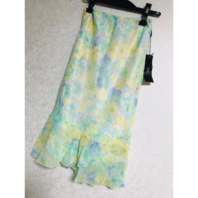INED(イネド)の新品タグ付き　イネド　INED 花柄　シフォンスカート　春色 レディースのスカート(ひざ丈スカート)の商品写真