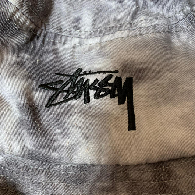 STUSSY(ステューシー)のstussy ハット帽　グレー　迷彩 レディースの帽子(ハット)の商品写真