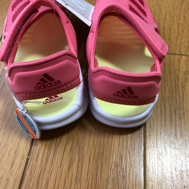 adidas(アディダス)のアディダスサンダル16センチ キッズ/ベビー/マタニティのキッズ靴/シューズ(15cm~)(サンダル)の商品写真