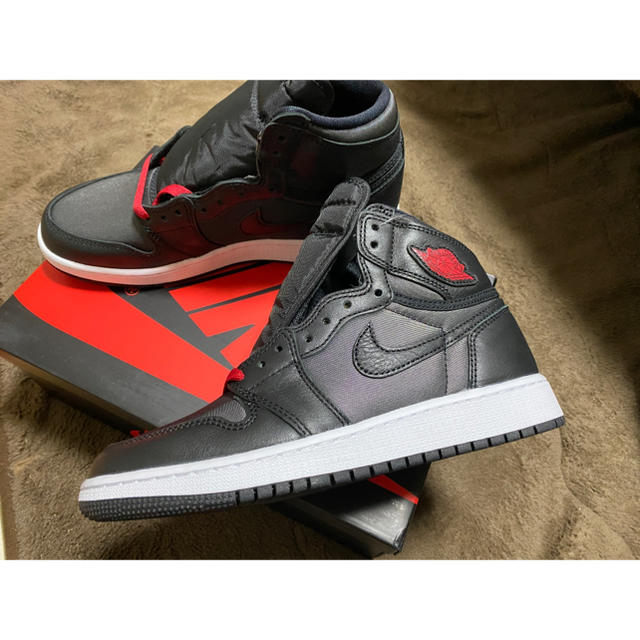 NIKE(ナイキ)のJORDAN1 RETRO HIGH OG BLACK satin GYMRED レディースの靴/シューズ(スニーカー)の商品写真