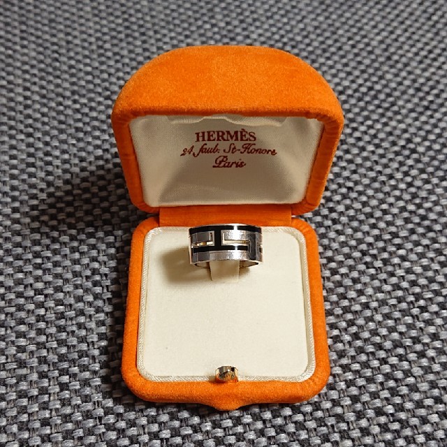 Hermes(エルメス)のエルメス リング 指輪 ムーヴアッシュ シルバー 925 Hロゴ 黒 レディースのアクセサリー(リング(指輪))の商品写真