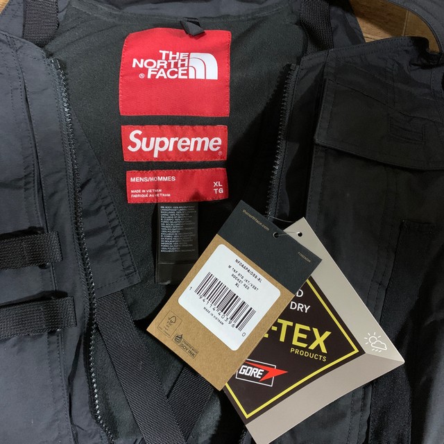 Supreme(シュプリーム)のSupreme  RTG Jacket ベストのみ　シュプリーム　ノースフェイス メンズのジャケット/アウター(マウンテンパーカー)の商品写真