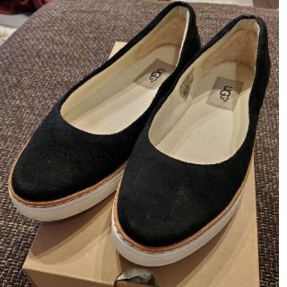 アグ(UGG)の美品☆UGG スリッポン パンプス フラットシューズ(スリッポン/モカシン)