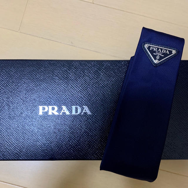 PRADA(プラダ)の【正規品】PRADA ネクタイ プレート　ロゴ メンズのファッション小物(ネクタイ)の商品写真