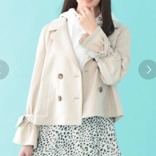 ジルバイジルスチュアート(JILL by JILLSTUART)のジルバイジルスチュアート  ショートトレンチ　新品未使用(トレンチコート)