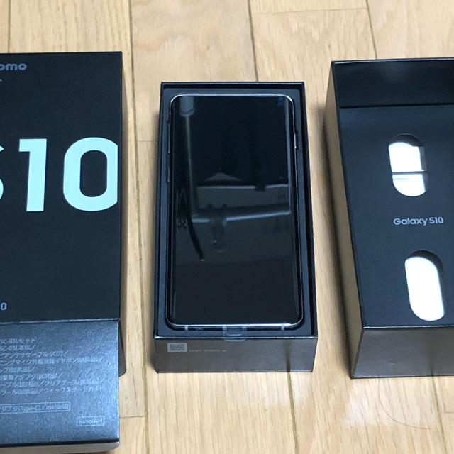 Galaxy(ギャラクシー)のgalaxy s10 sc-03l ギャラクシー ホワイト サムソン 新品 スマホ/家電/カメラのスマートフォン/携帯電話(スマートフォン本体)の商品写真