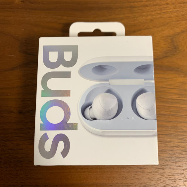 SAMSUNG(サムスン)の【極美品】Galaxy buds SM-R170 SILVER スマホ/家電/カメラのオーディオ機器(ヘッドフォン/イヤフォン)の商品写真