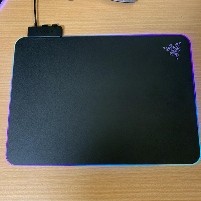 Razer FIREFLY V2 ゲーミングマウスパッド 1