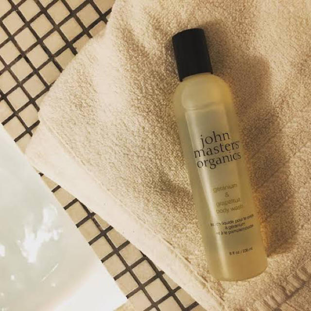 John Masters Organics(ジョンマスターオーガニック)の格安 ジョンマスターオーガニック ボディウォッシュ ゼラニウム＆グレープフルーツ コスメ/美容のボディケア(ボディソープ/石鹸)の商品写真