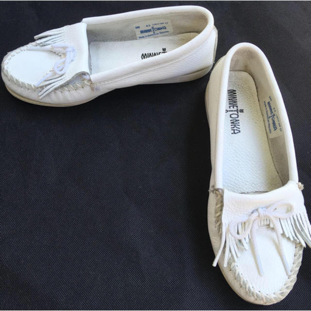 Minnetonka(ミネトンカ)のミネトンカ キルティ モカシン ホワイト レザー ローファー レディースの靴/シューズ(ローファー/革靴)の商品写真