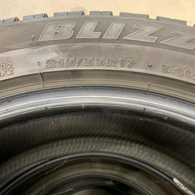 BRIDGESTONE(ブリヂストン)の215／55Ｒ17  スタッドレス　BS  レボgz  2015年製　4本セット 自動車/バイクの自動車(タイヤ)の商品写真